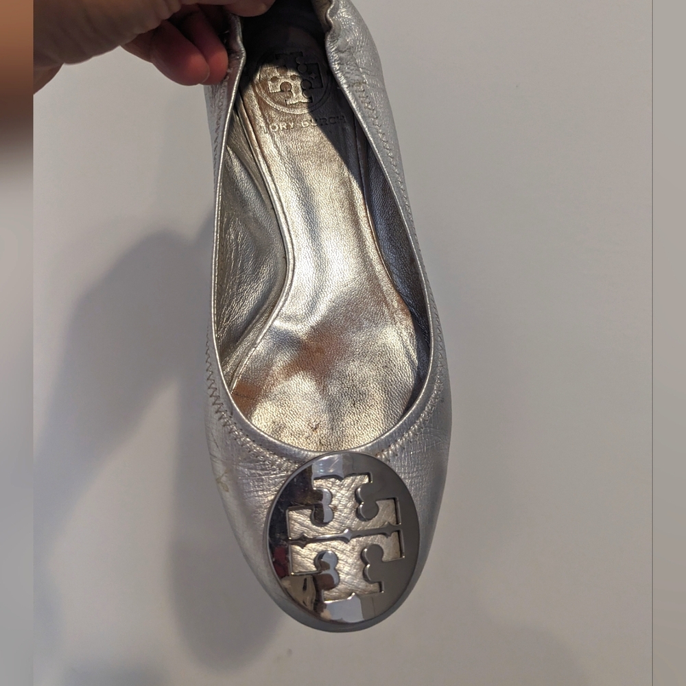 Tory Burch silver leather flats sz 6/36